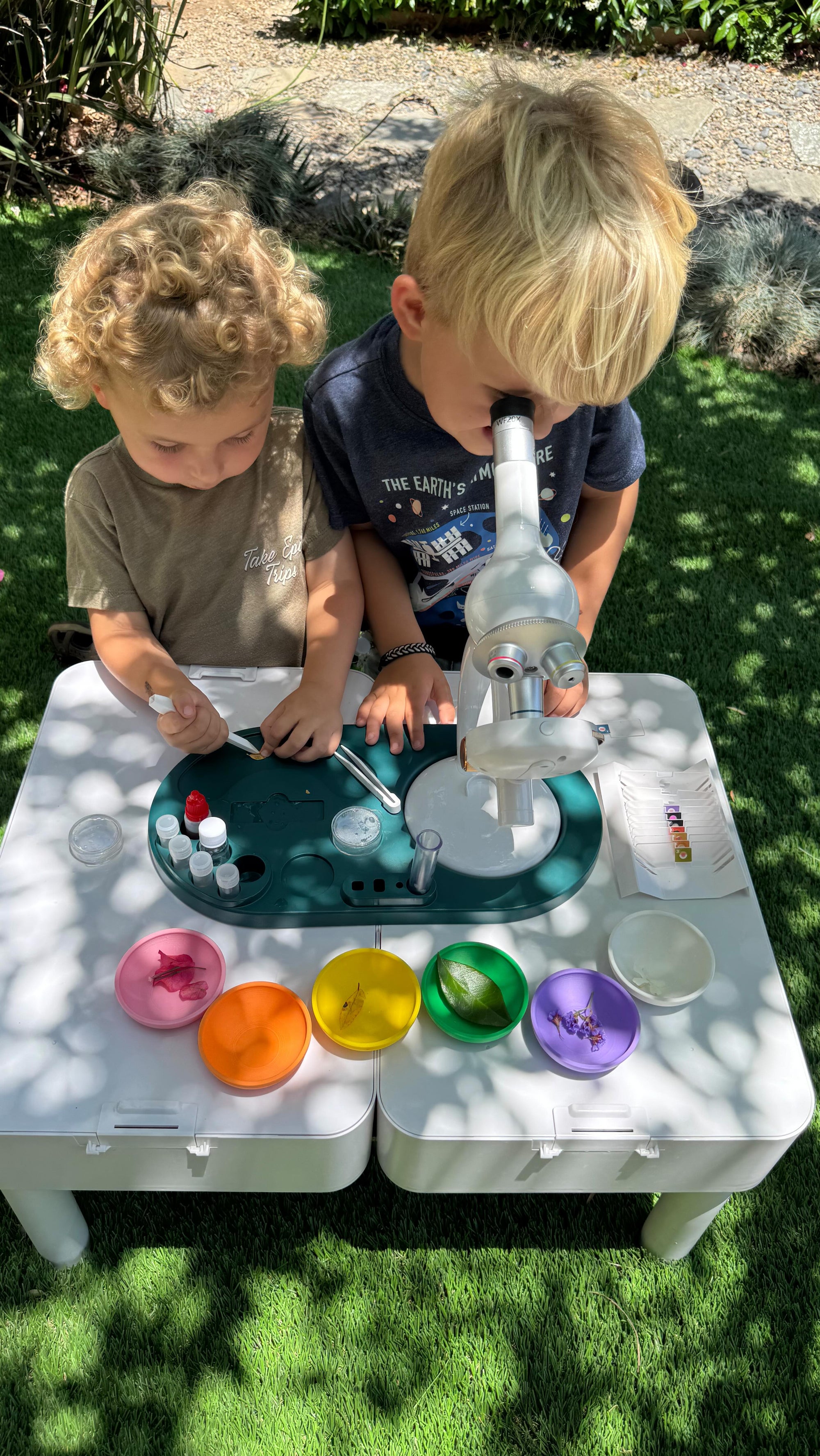 Got curious kiddos? 🔬✨
This kids’ microscope from @topbright_official sister STEM company