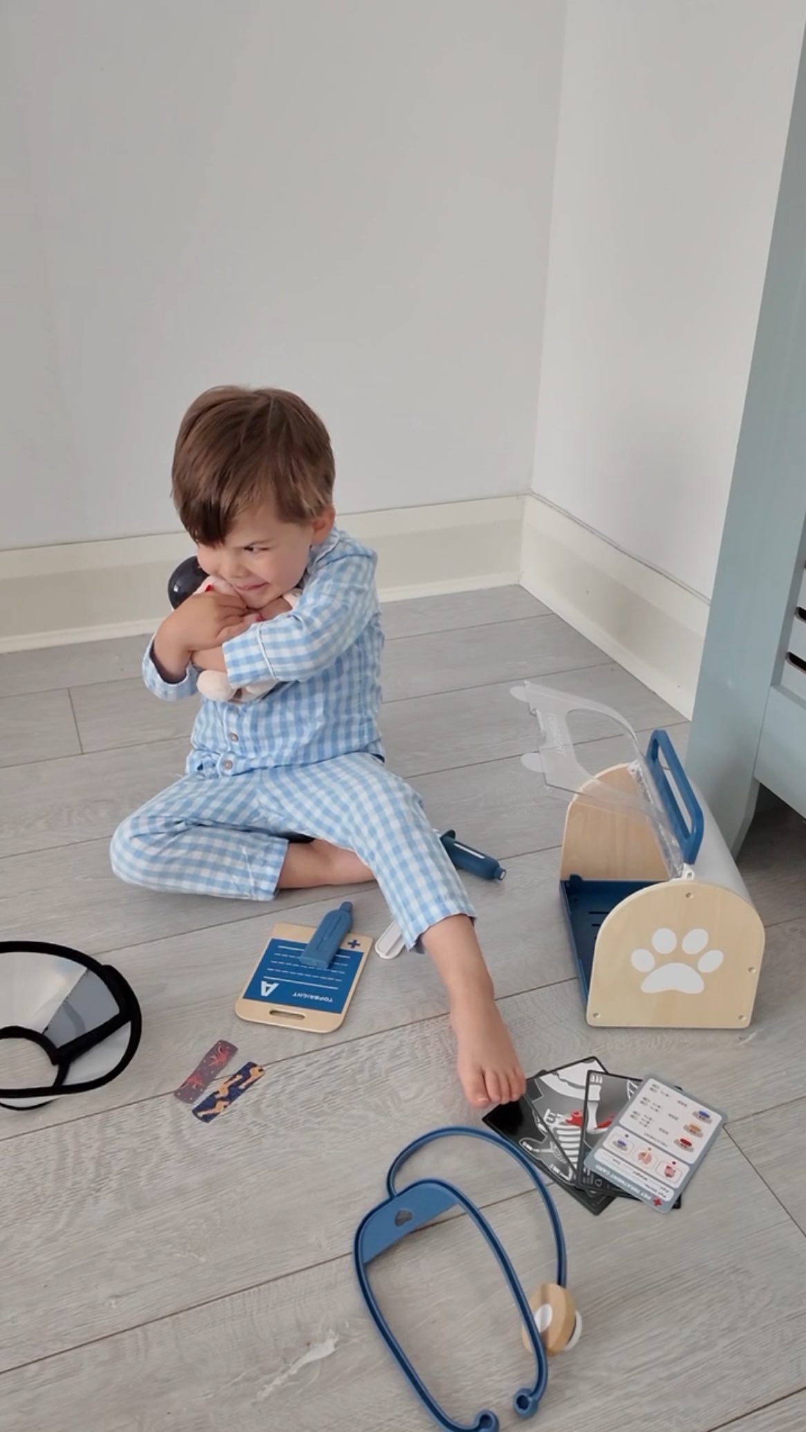 Meet care pets Dr dog, Hendersons new best friend, teaching him though role play how to be empathetic and make the doggy get better, realistic sounds and a full set of vet tools 🐾
Blow 3in 1 is great for learning key skills and exploring their senses, from learning how to blow the ball to playing music 🎵
•gifted•